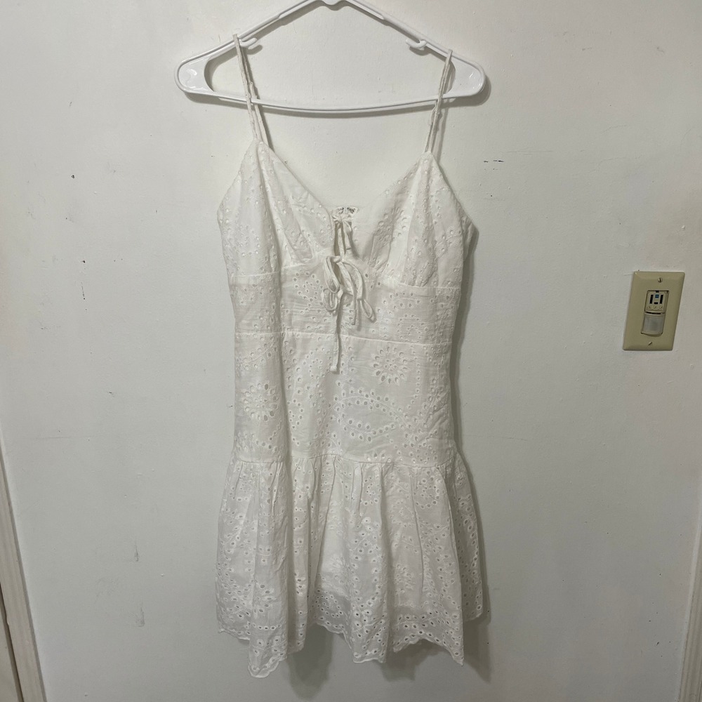NWT Womens White Eyelet Lace Tie Front Tiered Mini Dress L Cottagecore Beach